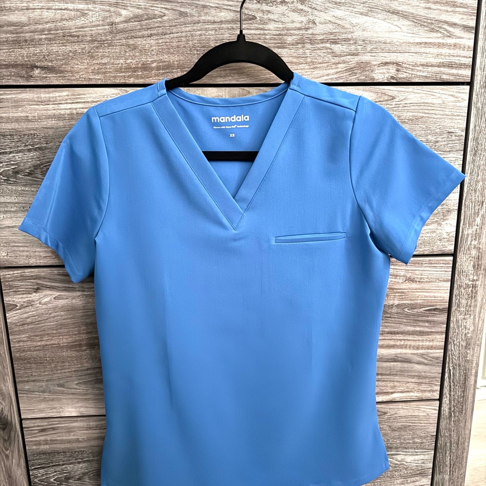 Mandala Women's Sky Blue V-Neck Short Sleeve Top